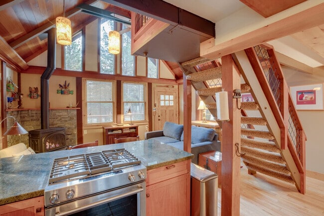 Foto del edificio - 7040 Bellevue Ave