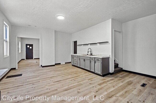 Building Photo - 3 br, 2 bath House - 813 9th Avenue