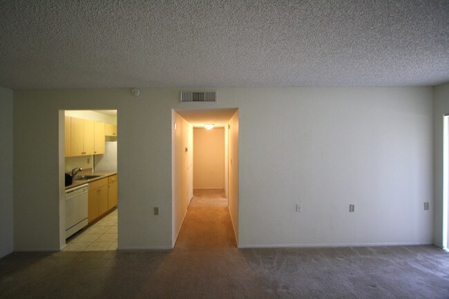 Foto del edificio - 1186 Lake Terry Dr