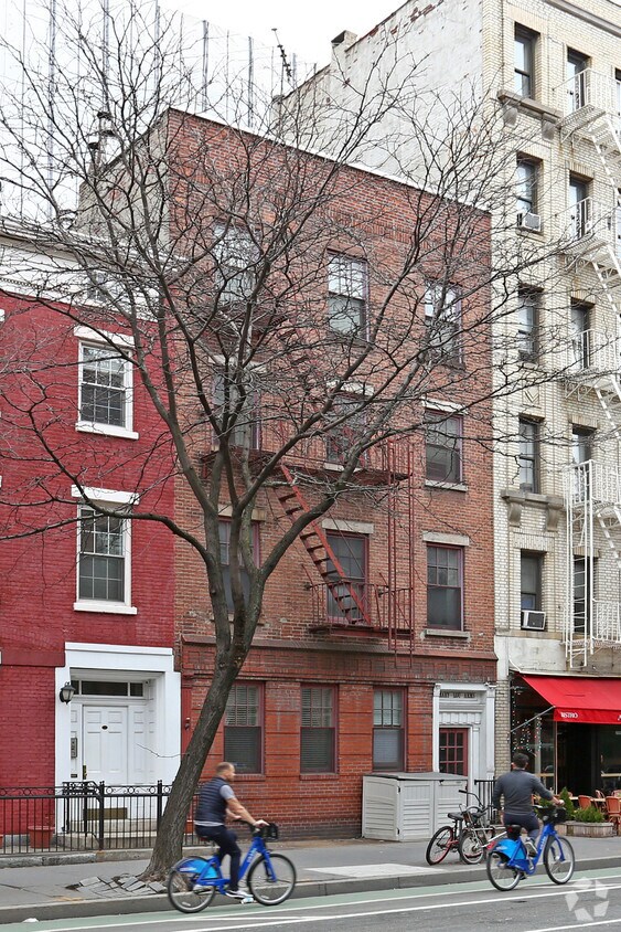 Building Photo - 453 Hudson St