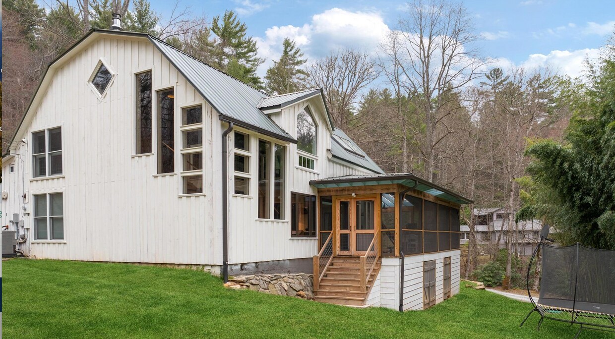 Foto principal - 85 Hillcrest Dr