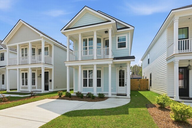 Foto del edificio - Lowcountry Charm Meets Modern Living -- New Construction in Savannah