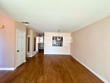 Building Photo - Tour this beautiful 3-bedroom Costa Mesa condo with a private balcony!