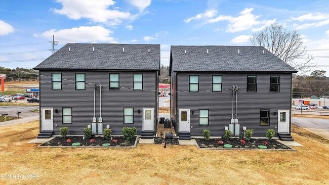 Building Photo - 8306 Lobelia Ln