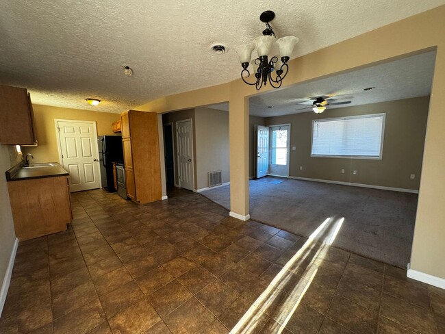 Foto del edificio - 15520 Tate Ln