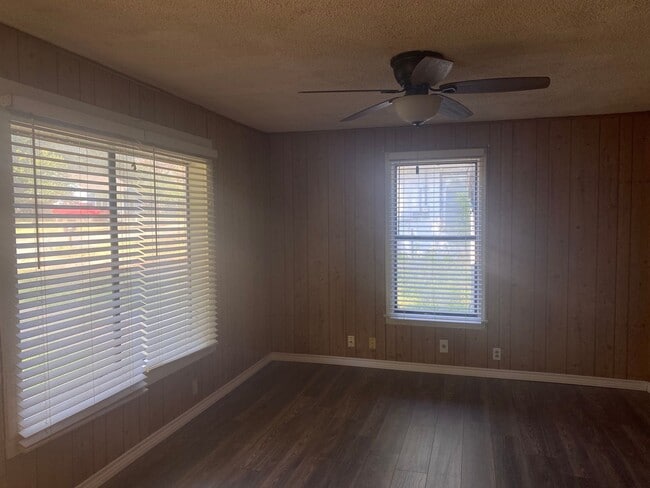 Foto del edificio - 3/2 in Quiet Denison Neighborhood