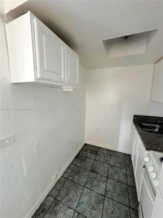 Building Photo - 840 NW 70th St