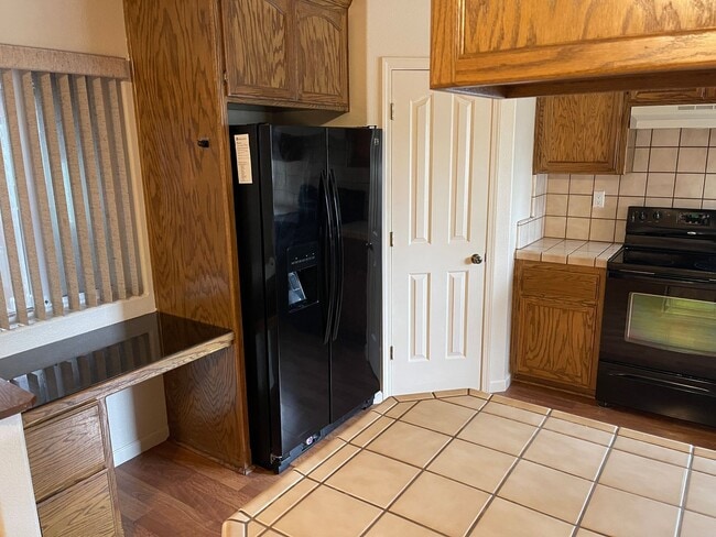 Foto del edificio - Magalia 3 bedroom 2 bath home, attached garage, low maintenance yard, california room