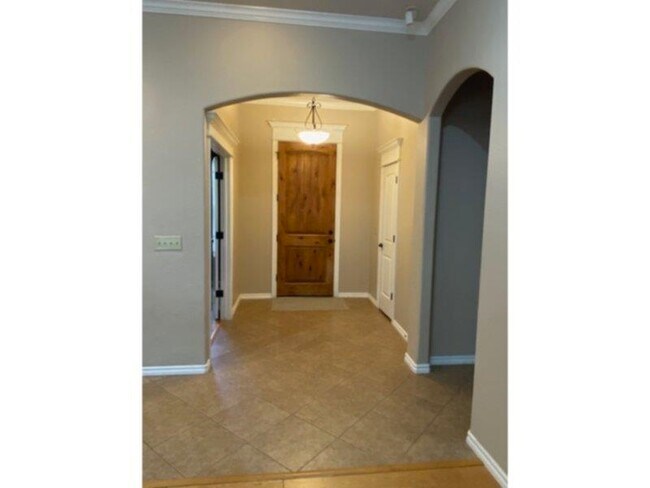 Building Photo - 2704 NW De Bracy Ave