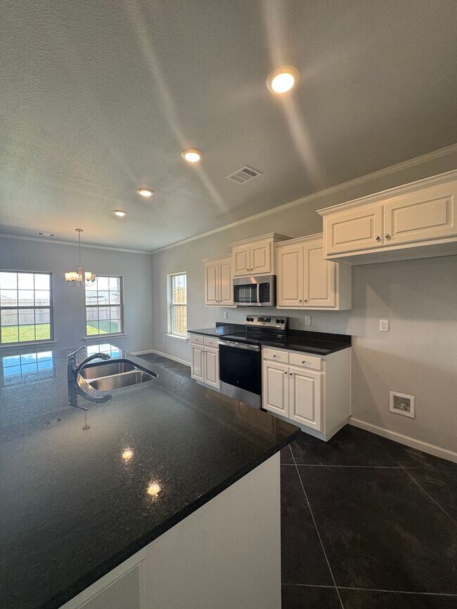 Foto del edificio - New built located in Beacon Pointe area!!!...