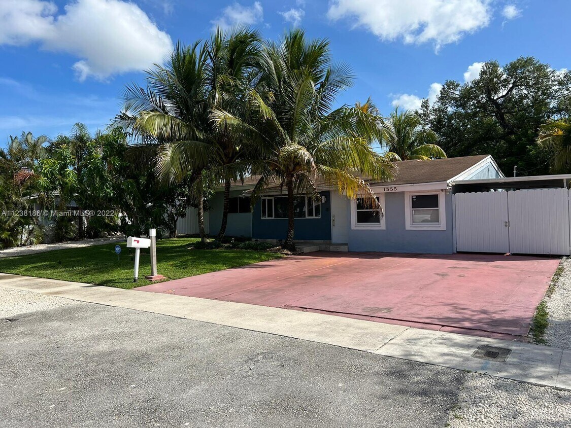 Primary Photo - 1555 SW 21st Way