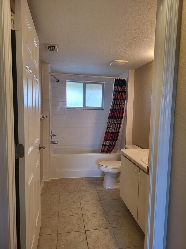 Foto del edificio - 8288 Key Royal Ln