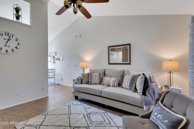 Foto del edificio - 8914 W Desert Jewel Dr
