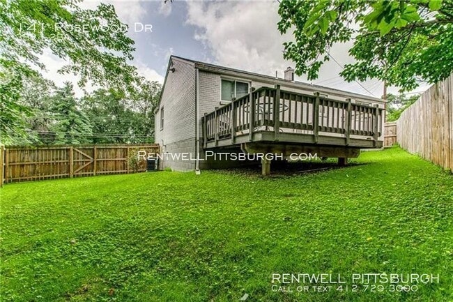 Building Photo - Gorgeous single in Penn Hills
