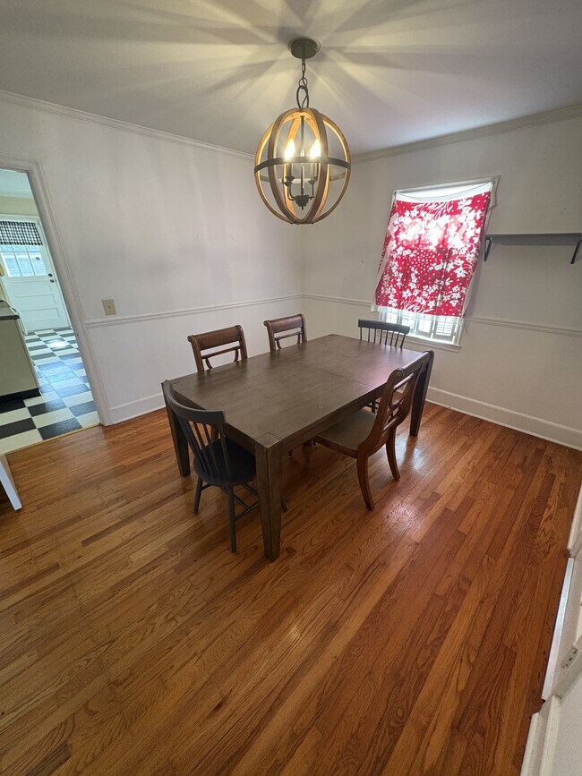 Building Photo - 710 S Lee St