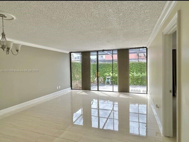 Foto del edificio - 1590 Fairway Rd