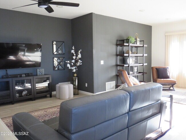 Building Photo - 2509 N Mesquite Pl
