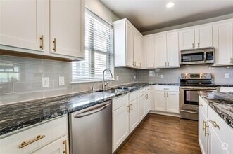Building Photo - 1321 Palm Canyon Dr