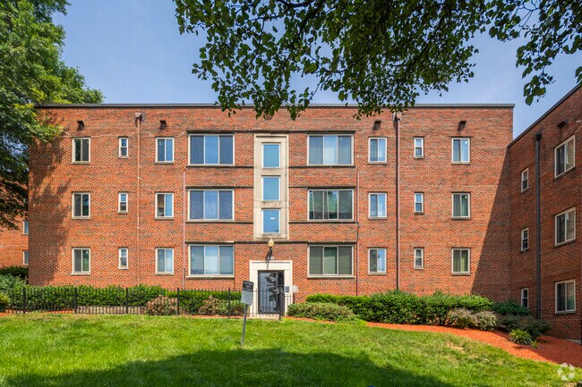 Frente - Friendship Courts Apartments