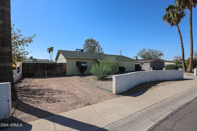 Foto del edificio - 3021 W Greenway Rd