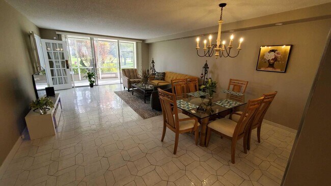 Foto del edificio - 3800 Oaks Clubhouse Dr
