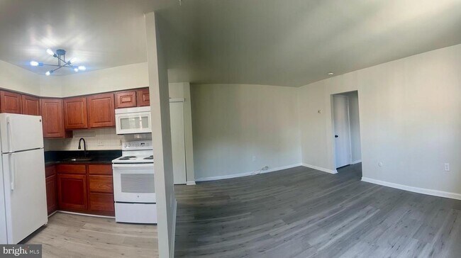 Foto del edificio - 335 E Lancaster Ave