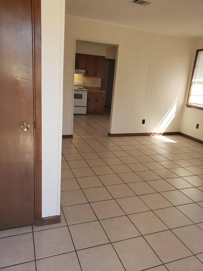Building Photo - Duplex Unit Near NAS Pensacola