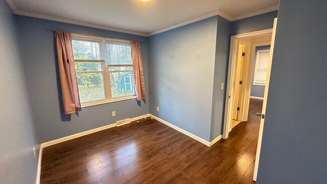 Foto del edificio - 324 Fuller Rd