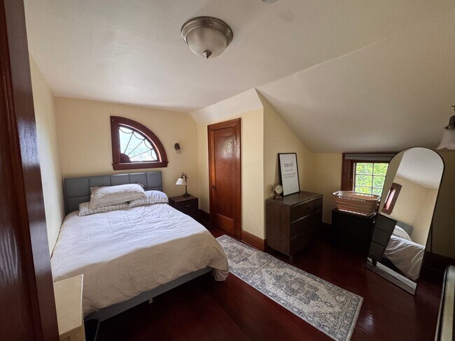 Foto del edificio - Beautiful Historical Home Fully Furnished In Downtown Juneau!