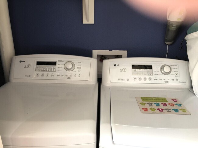 Building Photo - 4759 Live Oak Dr