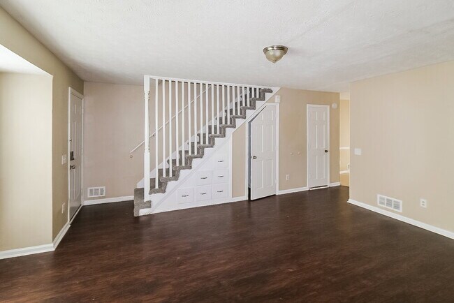 Foto del edificio - 5351 Ridgemere Ct