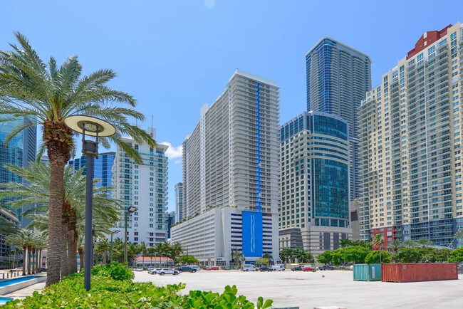 Foto del edificio - 1200 Brickell Bay Dr