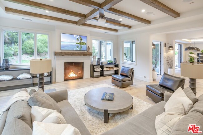 Foto del edificio - 24277 Dry Canyon Cold Creek Rd