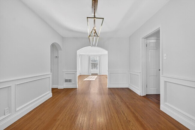 Building Photo - 8609 Rosalie Ave