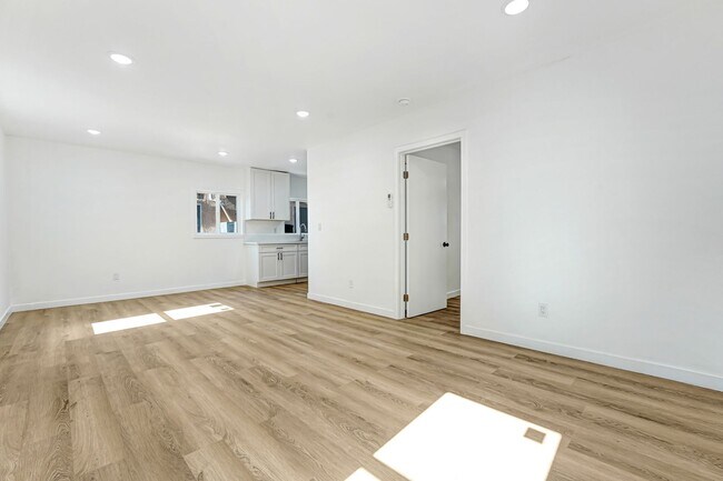 Foto del edificio - Newly Remodeled 1 Bedroom / 1 Bath with IN-UNIT Laundry in the Heart of Hollywood!