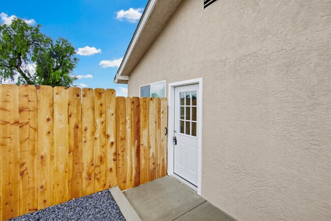 Foto del edificio - 8124 Melrose Ln