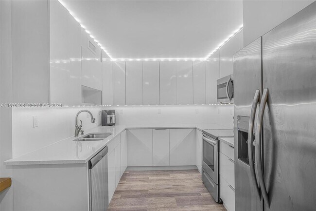 Foto del edificio - 555 NE 123rd St