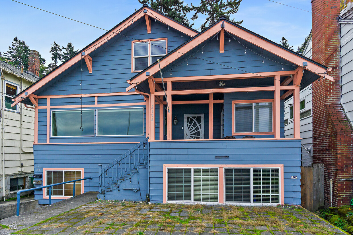 Primary Photo - 2136 Alki Ave SW