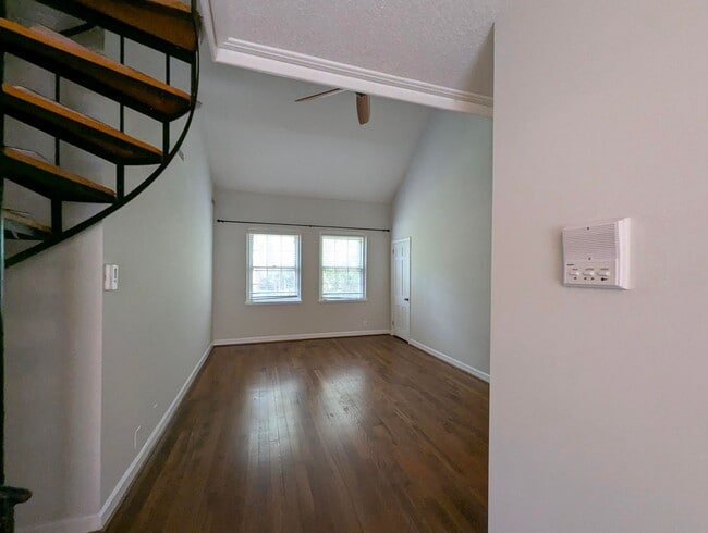 Building Photo - Stunning And Spacious 2-Level, 1 Bedroom, ...