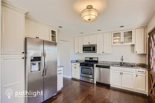 Building Photo - 14730 Holly Court