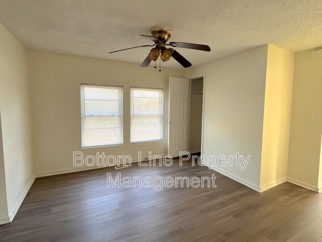 Foto del edificio - 118 Nat Barber Ave