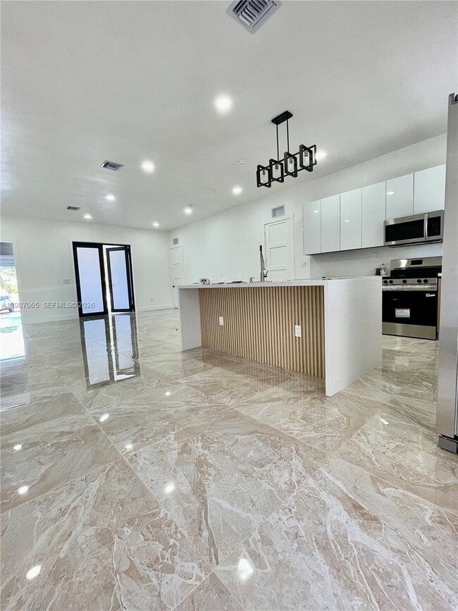 Building Photo - 435 N Quebrada St