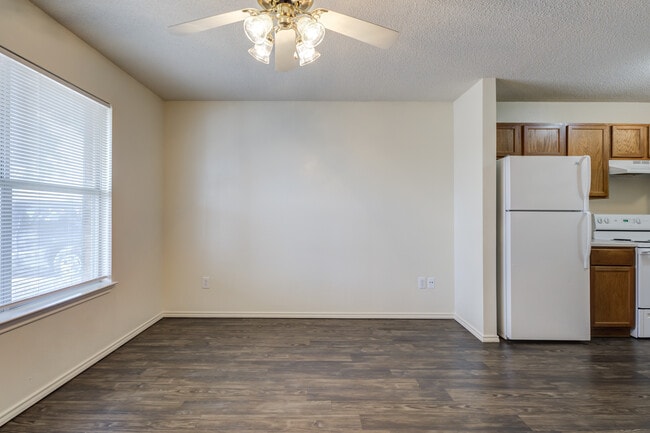 Building Photo - Greenwood Apartments A