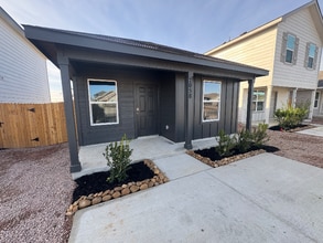 Building Photo - 2058 Zephyr Lily