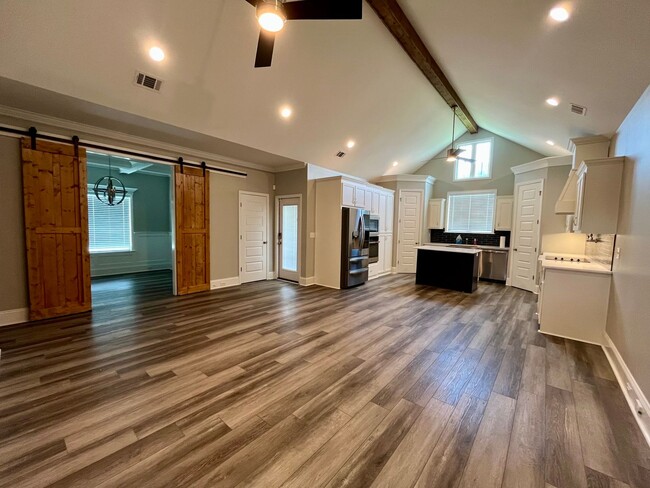 Building Photo - 3520 Spence Dr