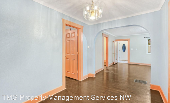 Foto del edificio - 3 br, 2 bath House - 8925 NE Sandy Blvd