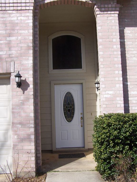 Building Photo - 311 Plantation Oak Ave