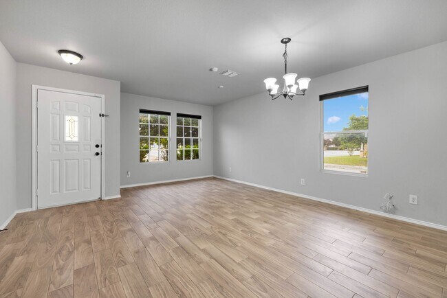 Building Photo - Recently Renovated 5-Bedroom Home with Dua...