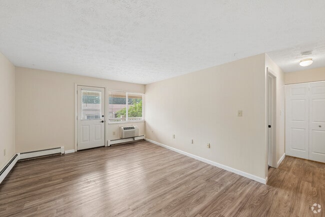 1BR, 1BA - 520SF - Living Room - Newton Hill Apartments