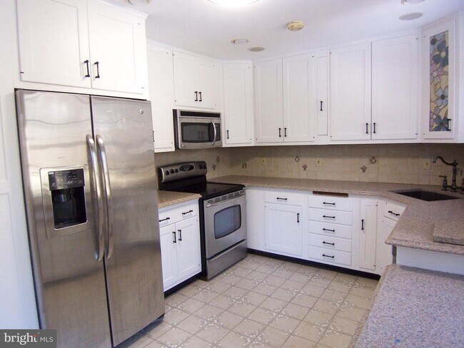 Building Photo - 7306 Braddock Rd